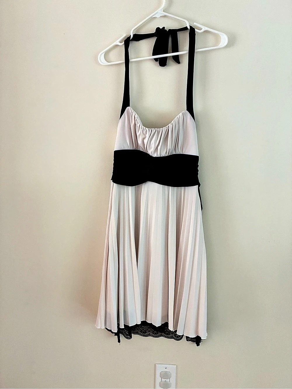 Speechless Maxi Dress in White & Black Size Large Like New